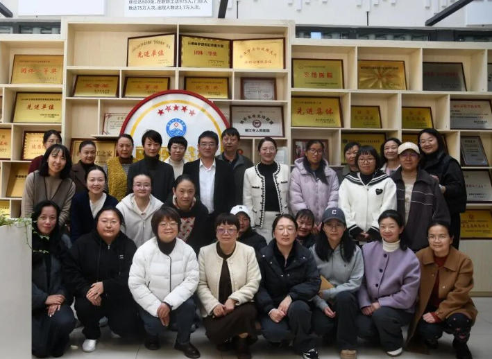 致敬巾帼芳华 凝聚奋进力量：丽江市人民医院开展“三八”妇女节系列活动