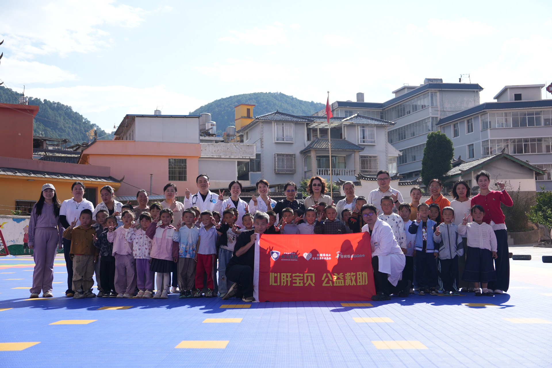 山海同心护童心！上海复旦大学中山医院专家团队联合丽江市人民医院开展先心病公益救治帮扶